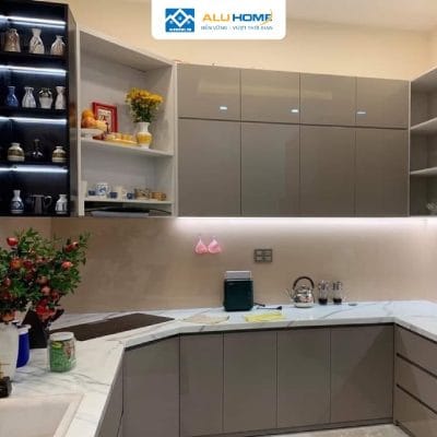 481504162 122195816072158575 8717910549198303458 n Nội thất nhôm Aluhome chuyên tủ bếp, tủ quần áo, vách ngăn CNC. Thiết kế đẹp, chống ẩm mốc, lắp ráp nhanh, bền bỉ, không cong vênh, không mối mọt.