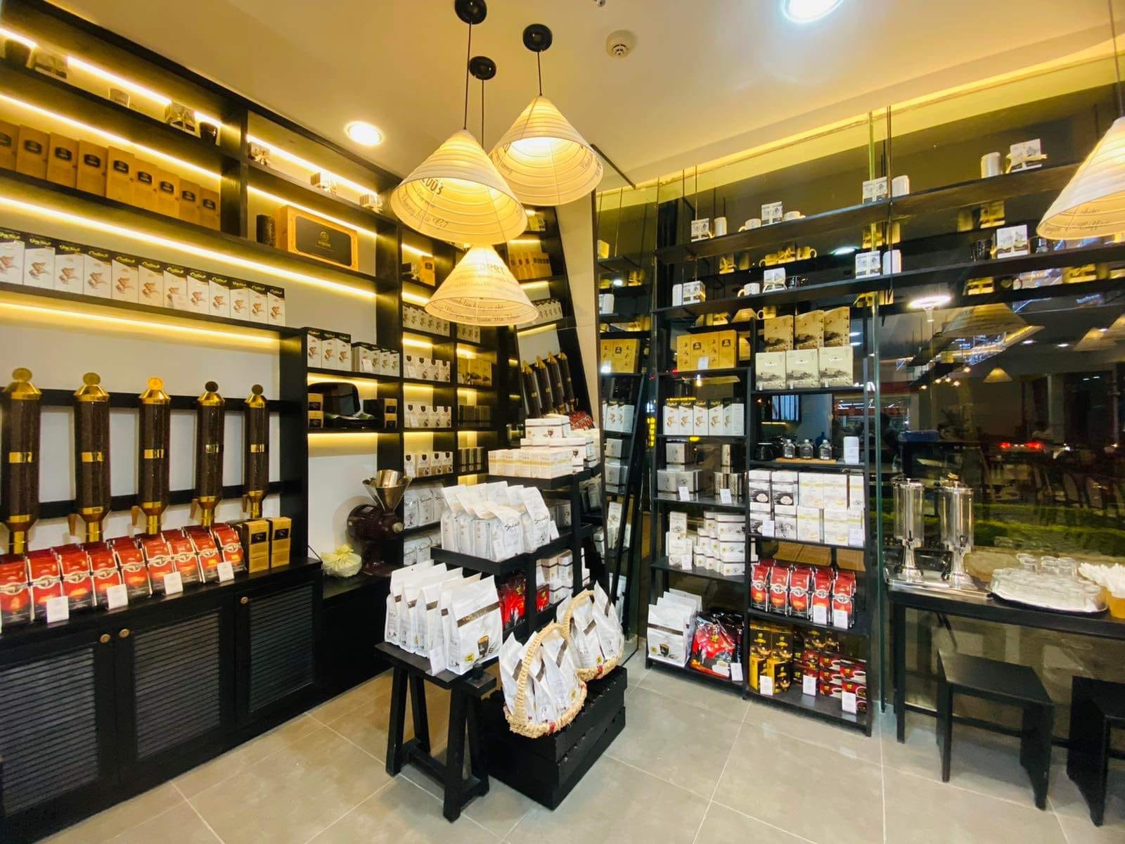 Nội Thất Nhôm Quán Cà Phê Đẳng Cấp - Thiết Kế Sang Trọng 7 Nội Thất Nhôm Quán Cà Phê Đẳng Cấp - Thiết Kế Sang Trọng