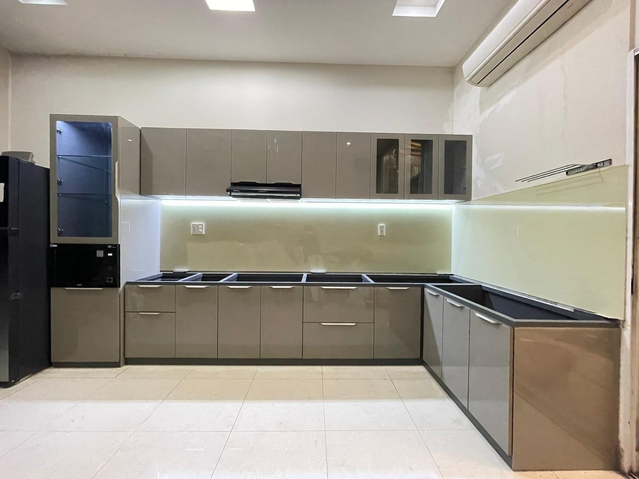 Báo Giá Tủ Bếp Nhôm Mới Nhất 2025 – Tư Vấn Lựa Chọn Phù Hợp Với Gia Đình